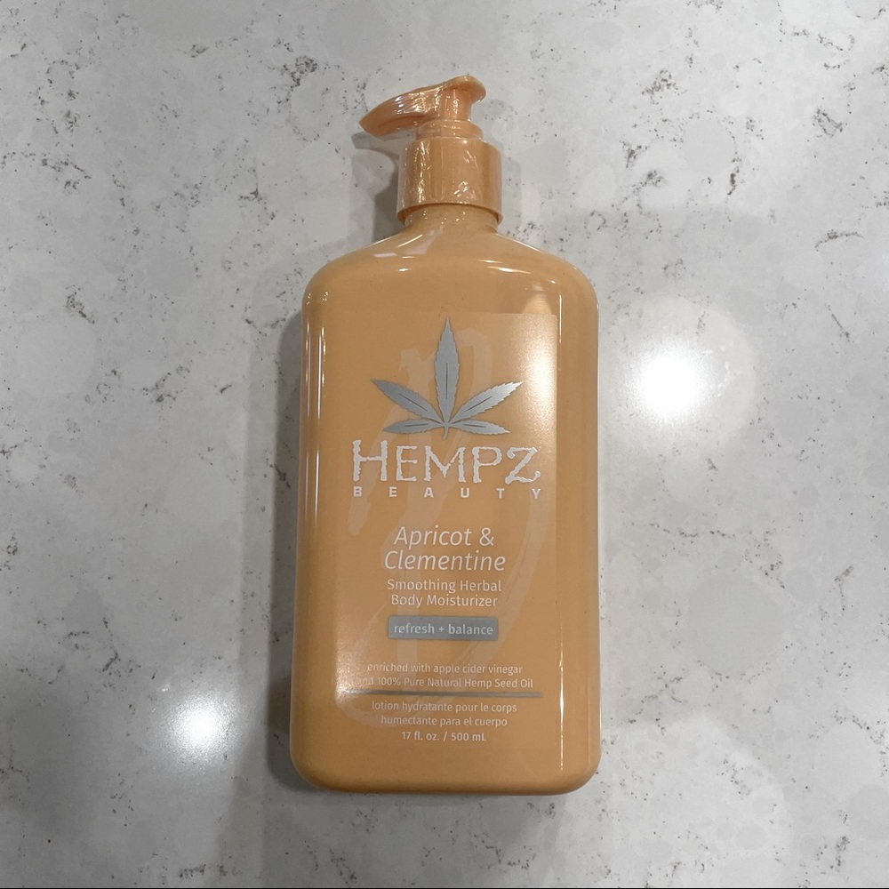NWT Hempz Apricot and Clementine Body Moisturizer